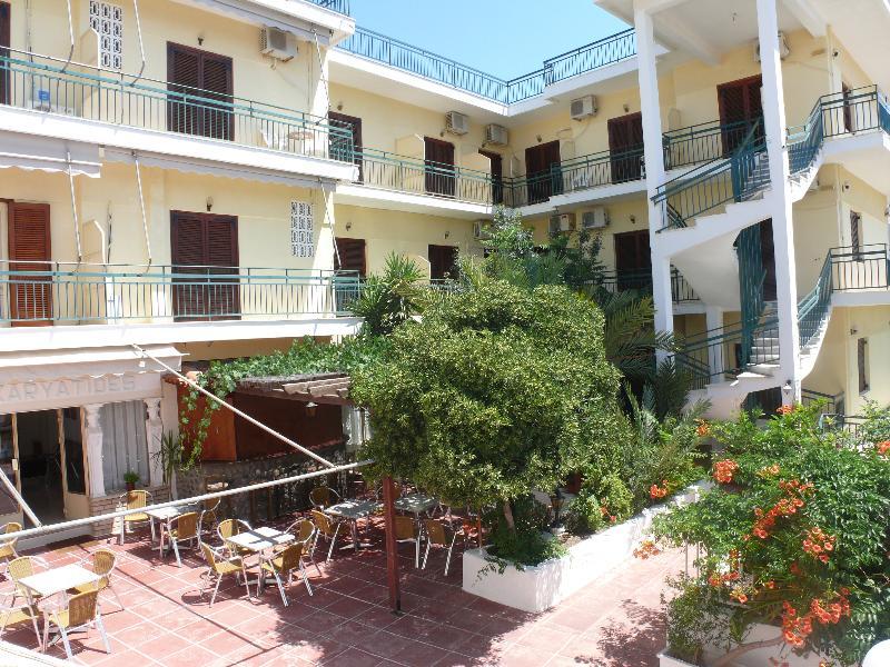 Hotel Karyatides Agia Marina  Bagian luar foto