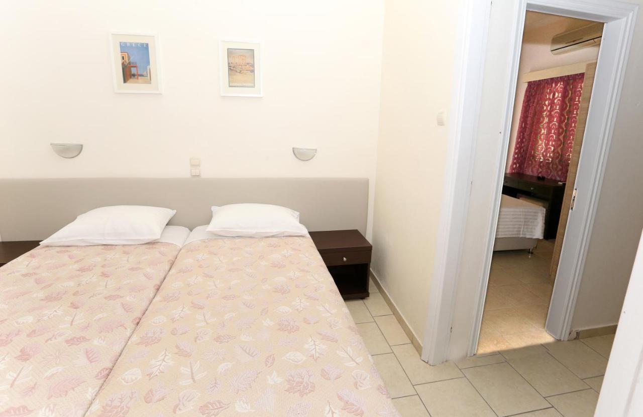Hotel Karyatides Agia Marina  Bagian luar foto