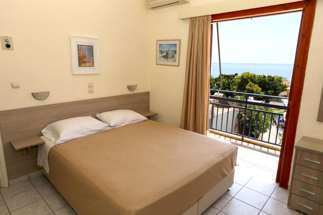 Hotel Karyatides Agia Marina  Bagian luar foto