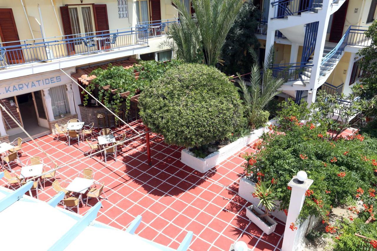 Hotel Karyatides Agia Marina  Bagian luar foto