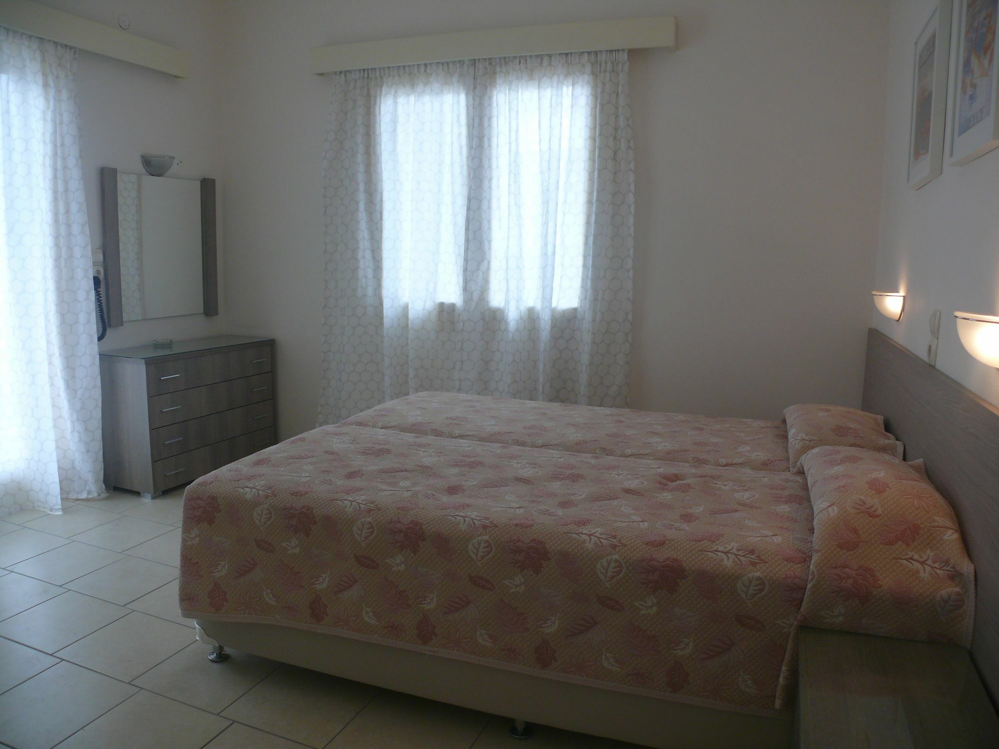 Hotel Karyatides Agia Marina  Bagian luar foto