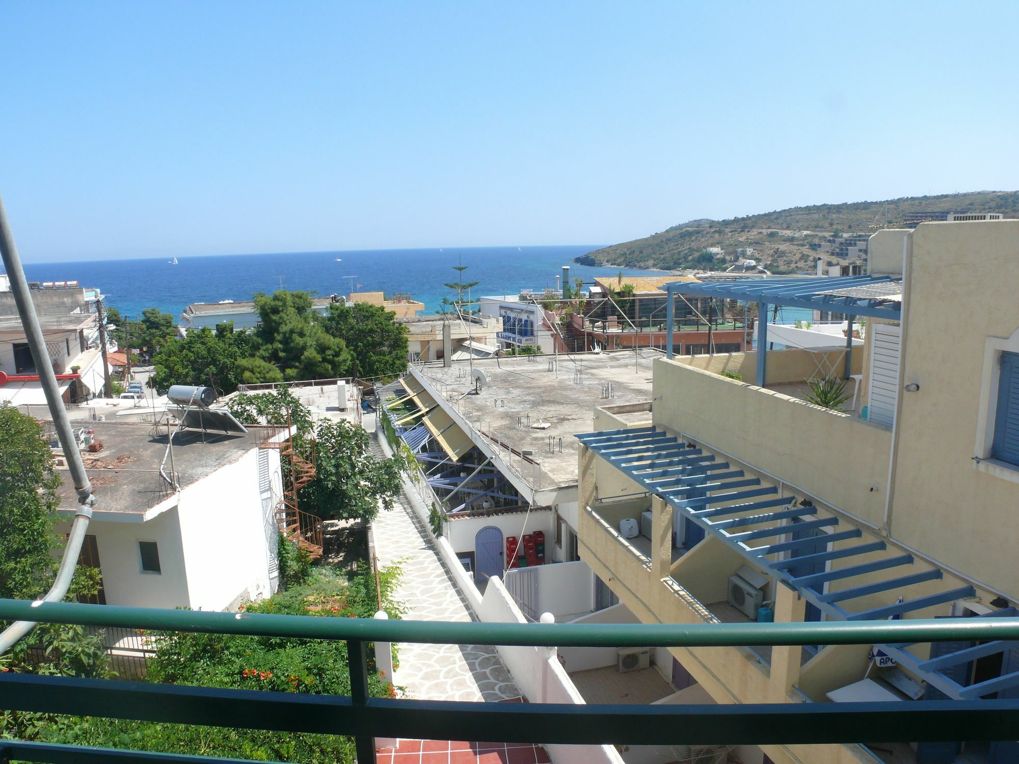 Hotel Karyatides Agia Marina  Bagian luar foto