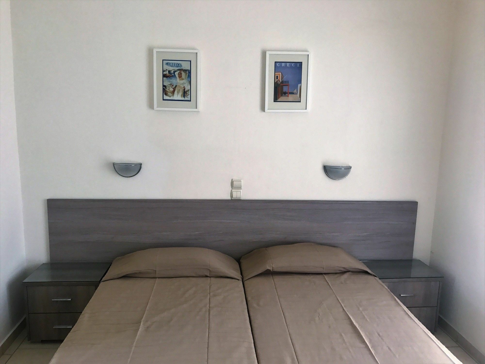Hotel Karyatides Agia Marina  Bagian luar foto