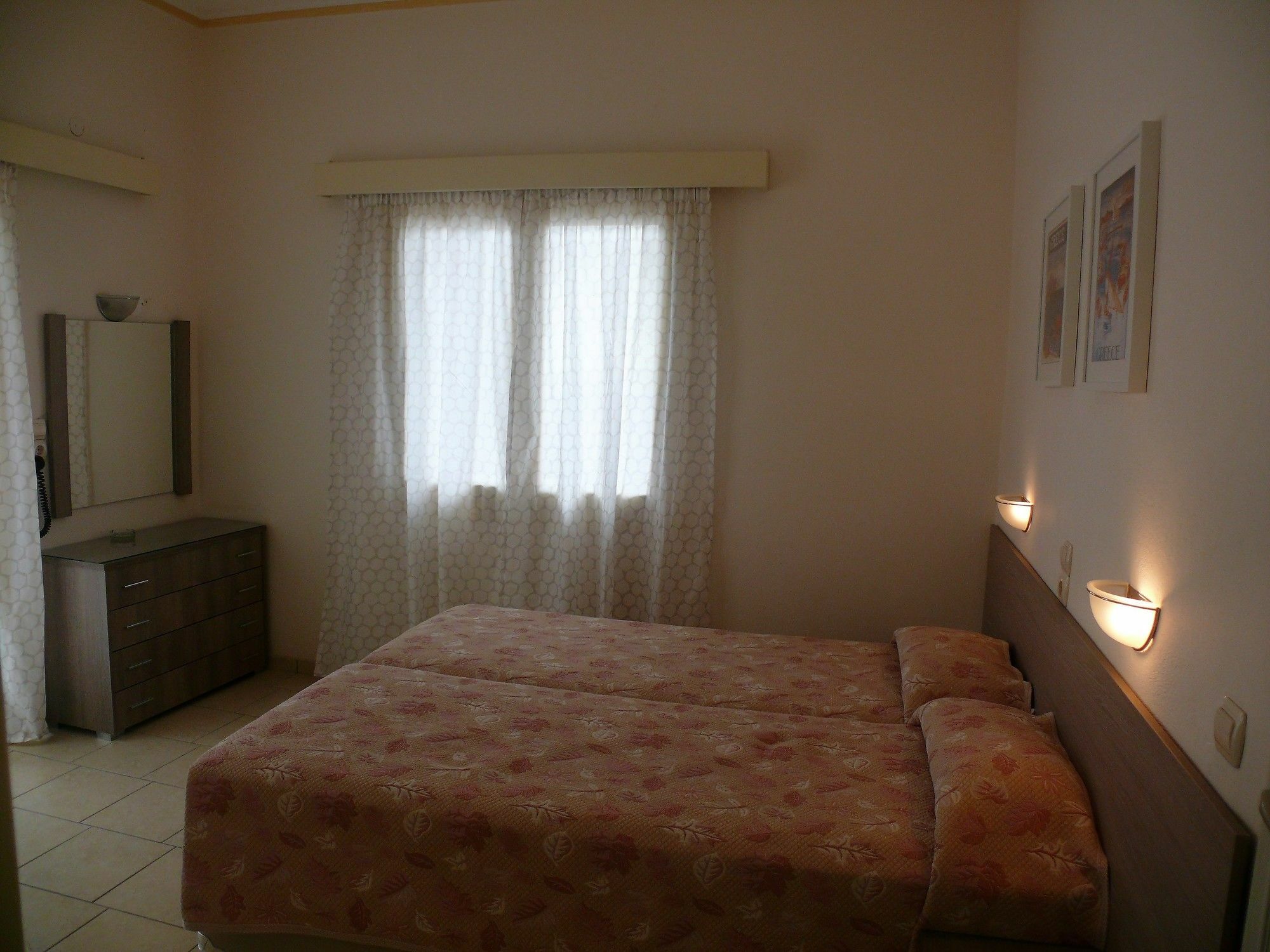 Hotel Karyatides Agia Marina  Bagian luar foto