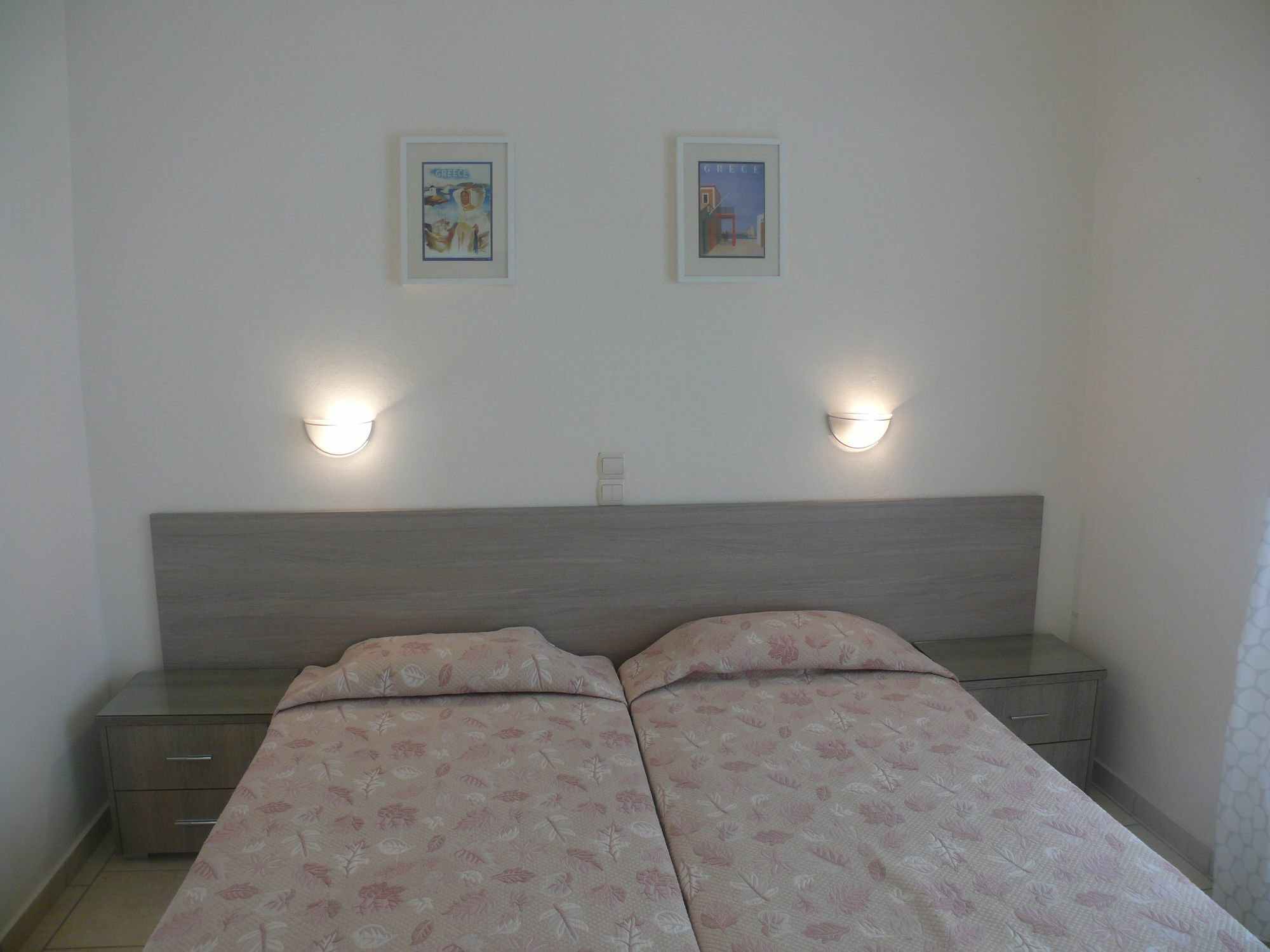 Hotel Karyatides Agia Marina  Bagian luar foto