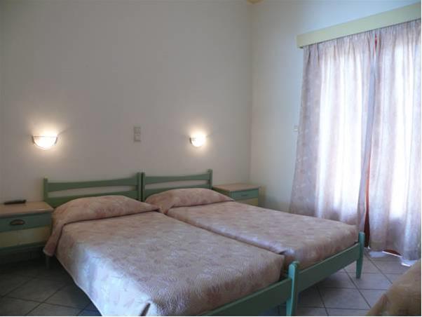 Hotel Karyatides Agia Marina  Bagian luar foto